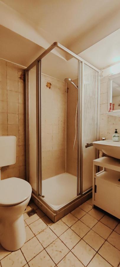 Guest house Comfort Koelnmesse: Spacious With Free Parking & Wi-fi